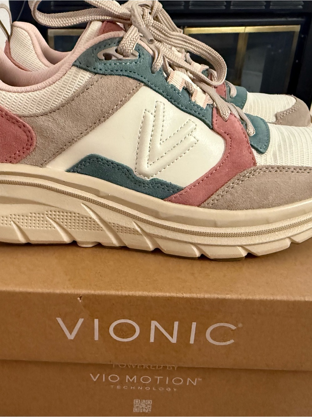 Vionic Women's Cream Pink Teal Lace-Up Sneakers